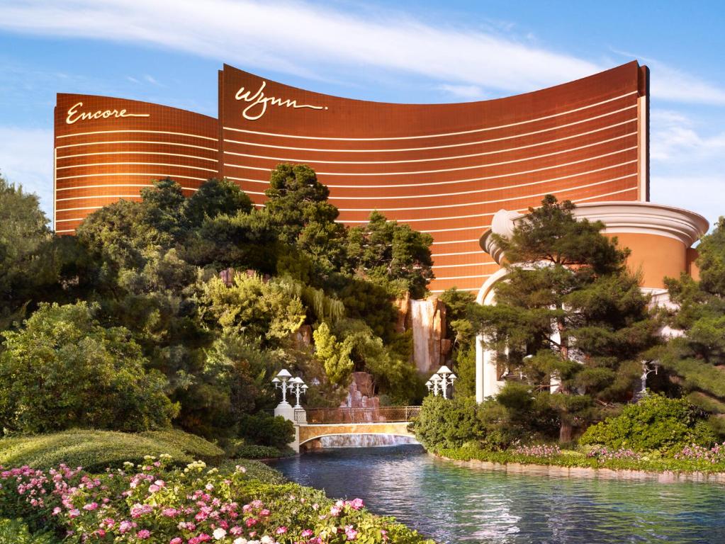 Wynn Las Vegas Review: Luxury & Entertainment in Sin City Oasis