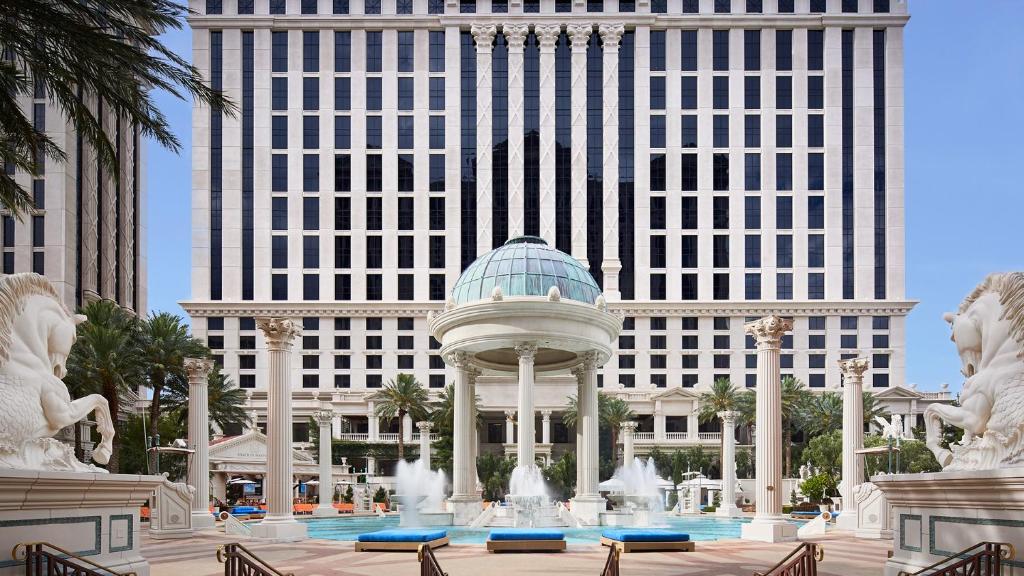 Caesars Palace, Las Vegas: Majestic Luxury and Unforgettable Experiences